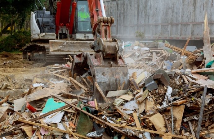 excavator clamping trash
