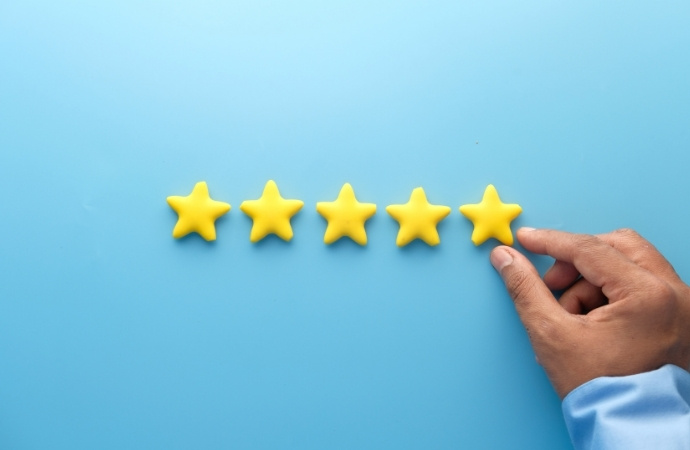 multiple stars depicting good reviews