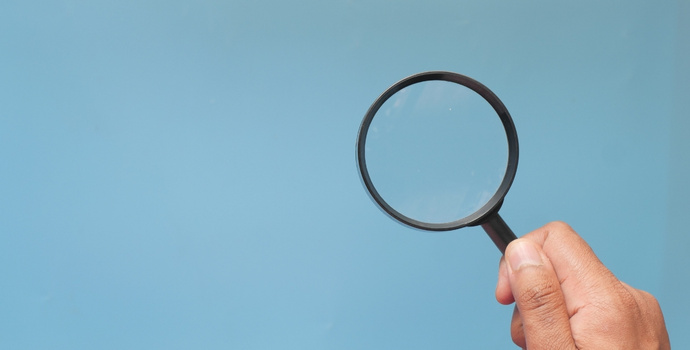 hand holding a magnifying glass