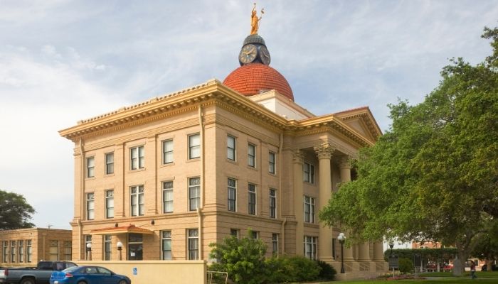 bee county courthouse in beeville texas
