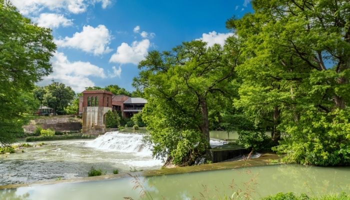 guadalupe river in seguin texas