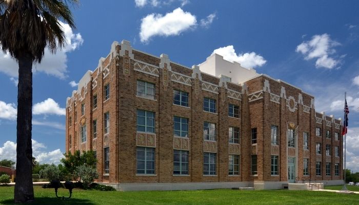 la salle county courthouse in cotulla texas